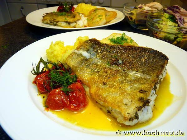 Skrei auf der Haut gebraten mit Fenchel und Schmortomaten