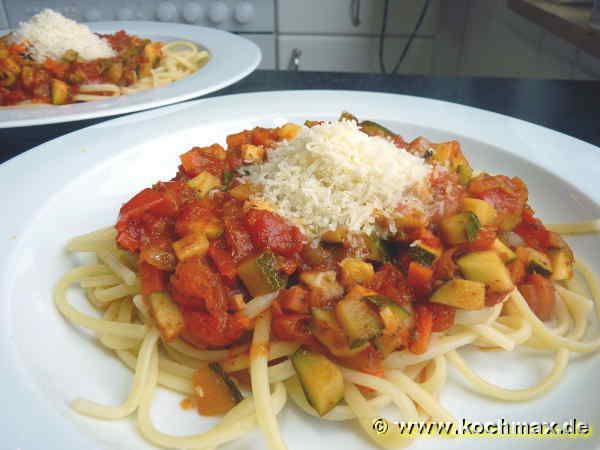 Spaghetti mit Gemüse-Bolognese