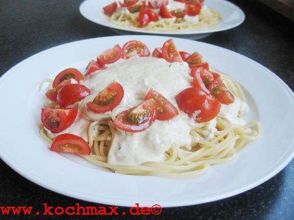 Spaghetti mit Käse-Kräuter-Sauce