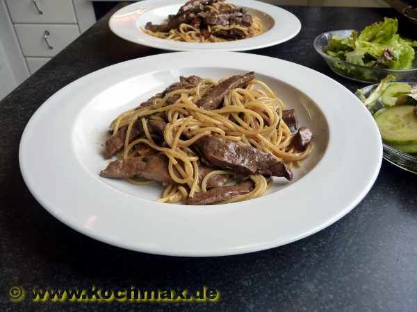 Spaghetti mit Leberstreifen und Salbei