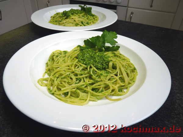 Spaghetti mit Petersilienpesto