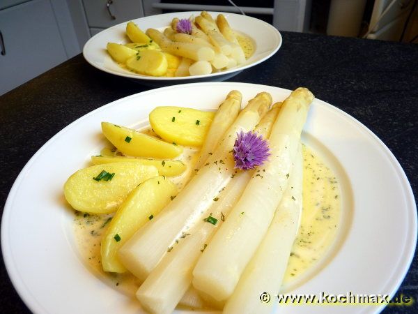 Spargel mit Kerbelschaum