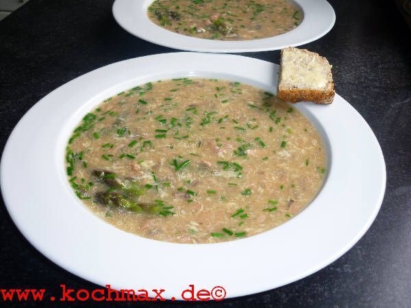 Spargelsuppe mit Tunfisch