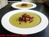 Spinatcremesüppchen mit roten Rübenwürfeln und Vollko ...