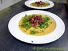 Steckrübensuppe mit Salami und Petersilie