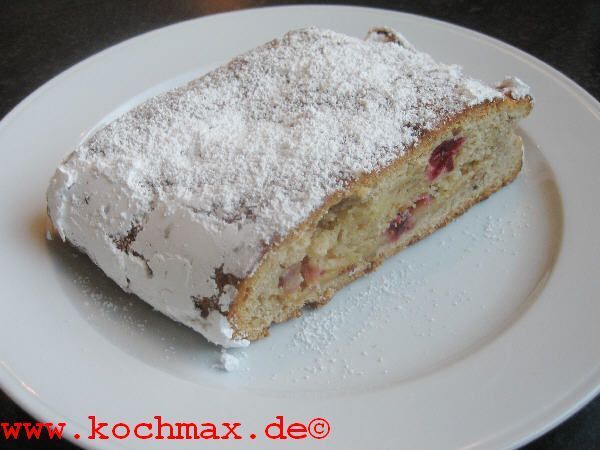 Stollen mit Äpfeln und Cranberrys