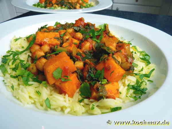 Süßkartoffelcurry mit Kichererbsen und Spinat