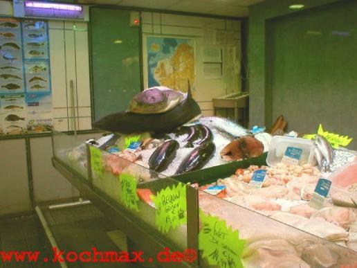 Supermarkt auf dem platten Land mit "kleiner" Fischtheke