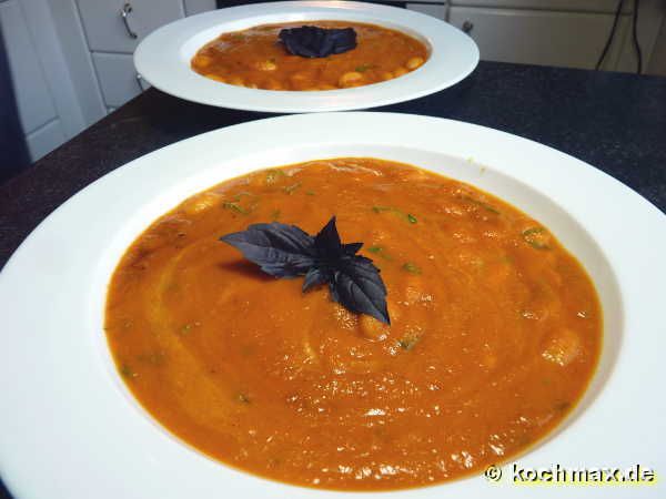 Tomatensuppe mit weissen Bohnen