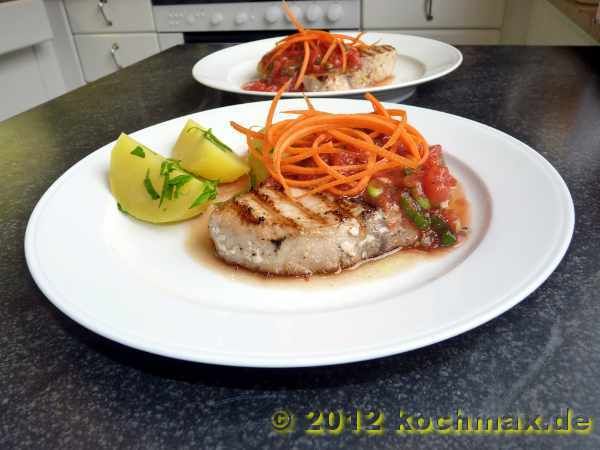 Tunfischsteaks mit Feuriger Tomatensauce