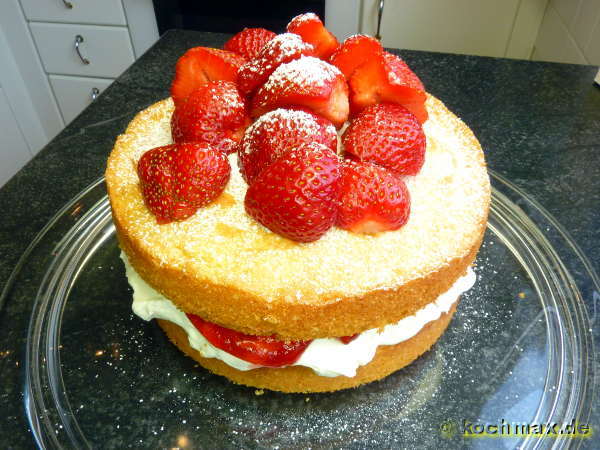 Victoria sponge cake mit Erdbeeren