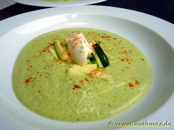 Zucchinicremesuppe mit Frischkäse