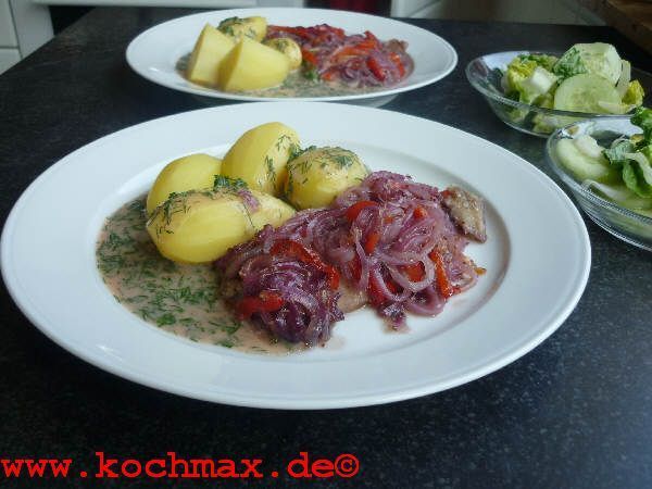 Zwiebelfisch mit Dillsosse